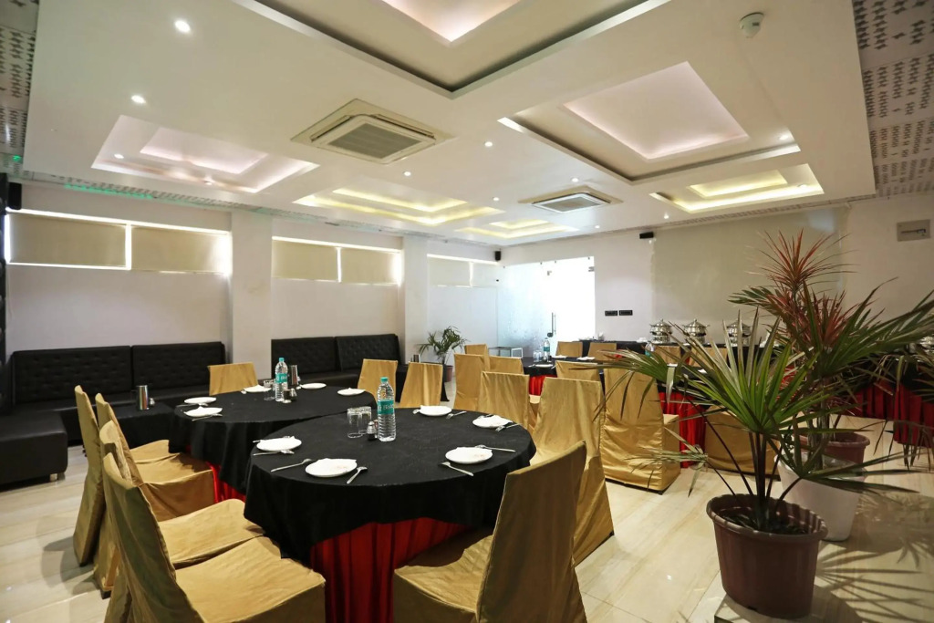 OYO 8561 Hotel Sun Park