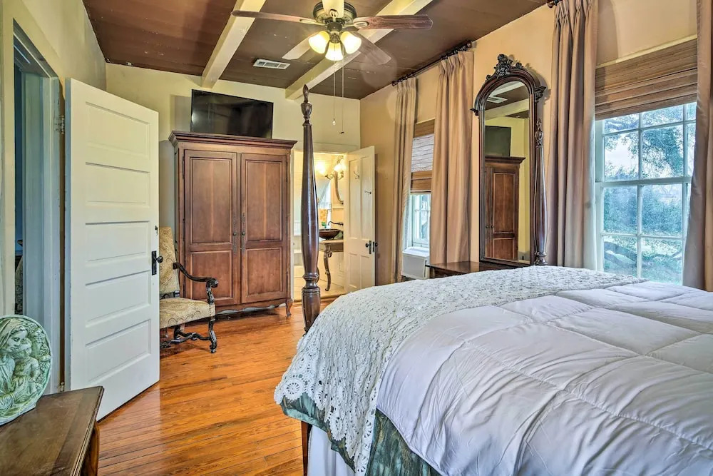 Vintage Louisiana Vacation Rental Home