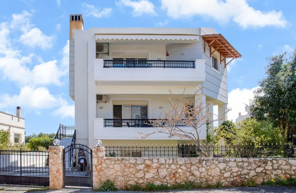 Dione Apartment with Terrace near Kalathas beach