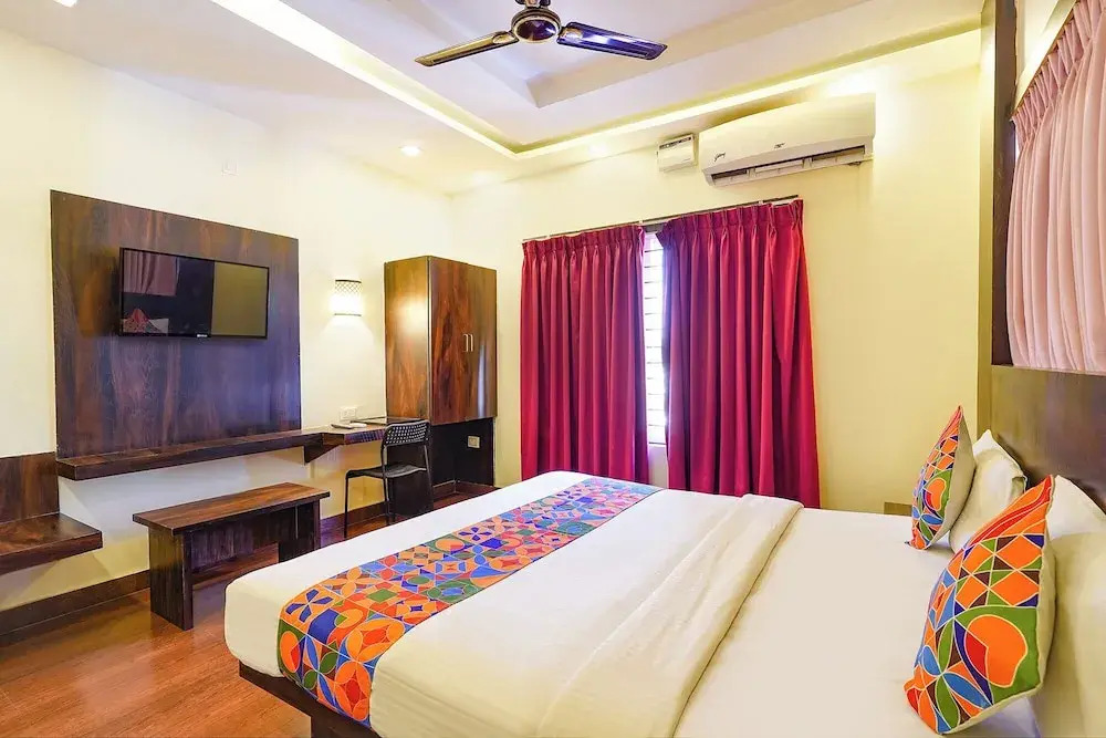 FabHotel Royal Wood Premier - Near Karnataka Golf Association, Domlur