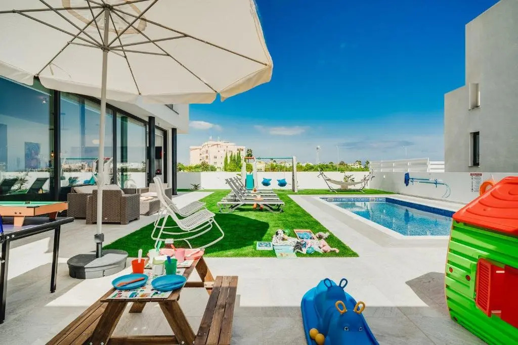 SunnyVillas 4BR New Villa Private Pool in Pernera