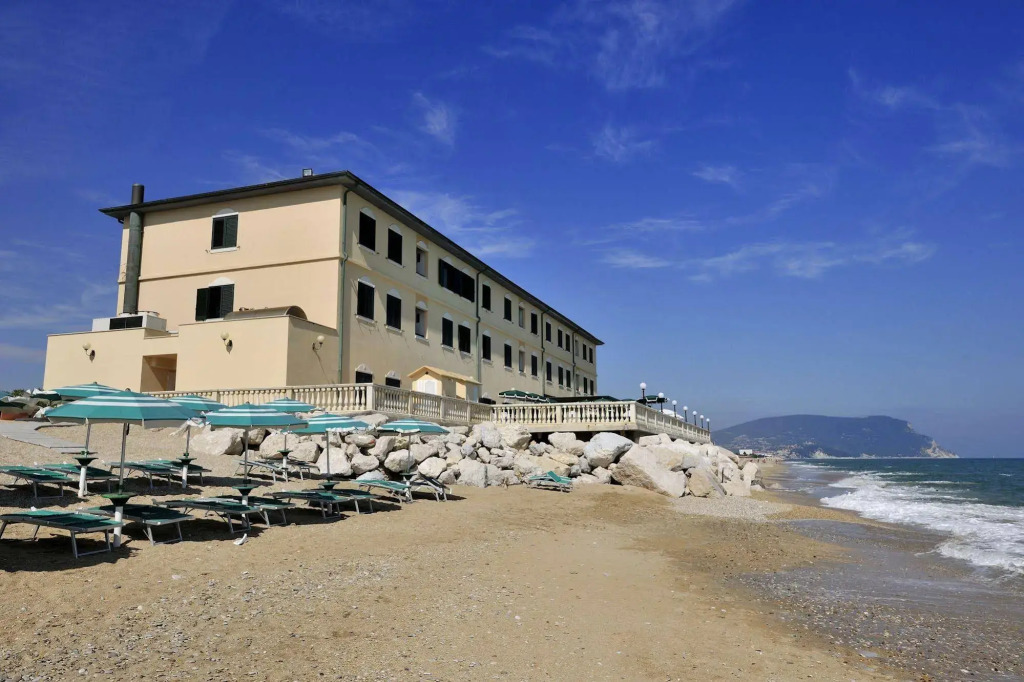 Hotel Brigantino Non Dista