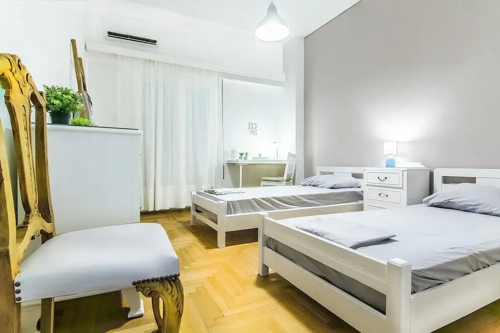 Charming 2 bdr apt next to Piraeus port