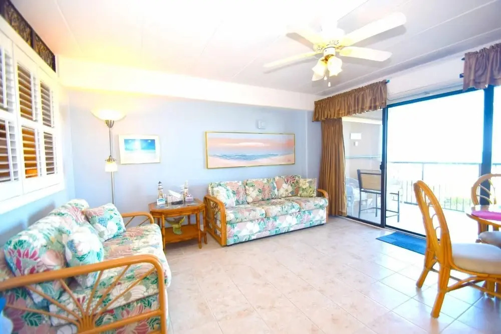 High Point South 3e 1 Bedroom Condo by RedAwning
