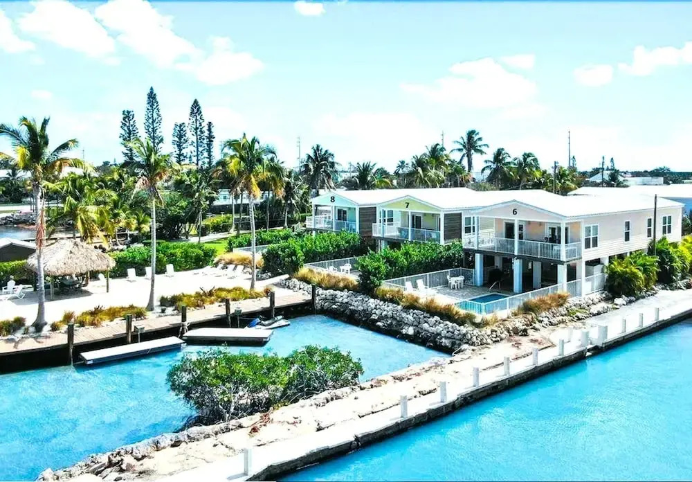 5 Beautiful 4 Bed 3 Bath Pool Home w Free Dock