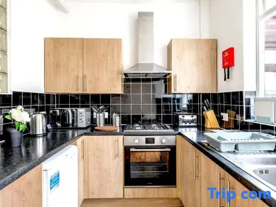 Greener Stays - A Beautiful 3-double bedroom House