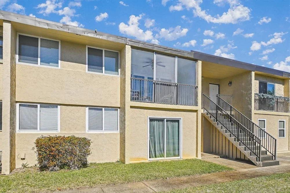 Sea Palm 1D is a 2 BR 1 Bath that is pet friendly and sleeps 6 by RedAwning