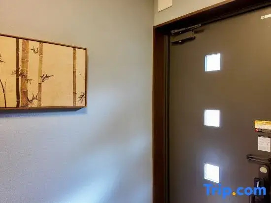 "Jialin"  2-12 people, 4 bedrooms, 2 showers, 1 living room, 1 kitchen, 1 parking space