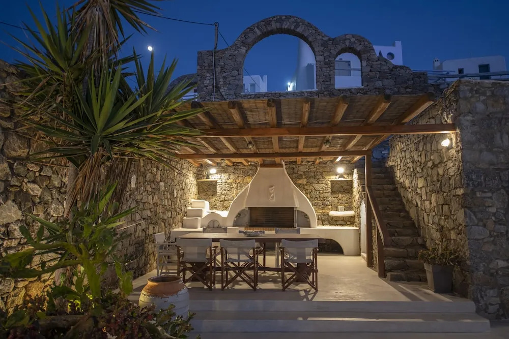 Serene Villa by Stylish Stays