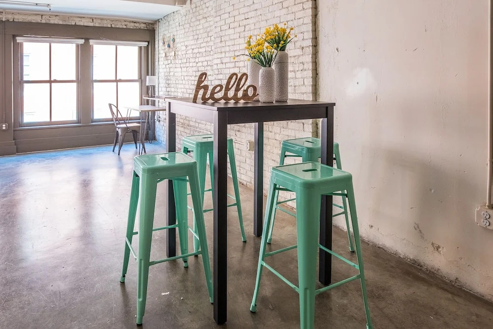 High-Rise Downtown Apts by Frontdesk