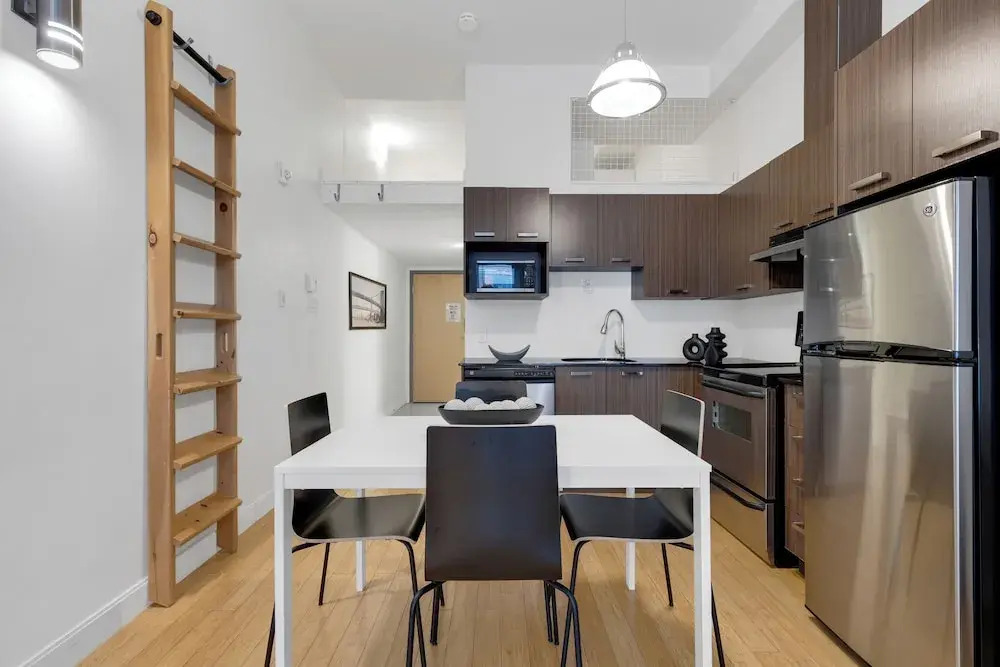 LiV MTL Main Plateau Suites Near Downtown Montreal