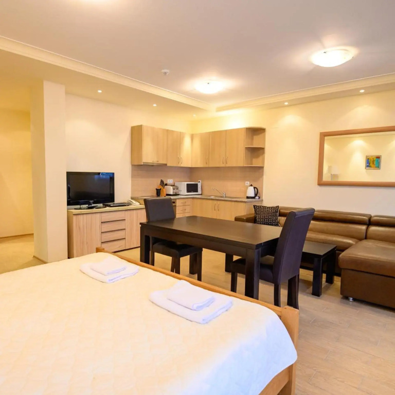 Parklands Hotel & Pool