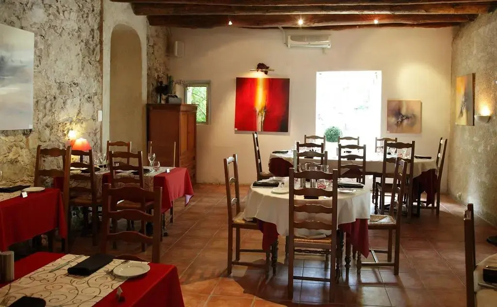 Logis Hôtel & Spa Déjeunez Sous LArbre