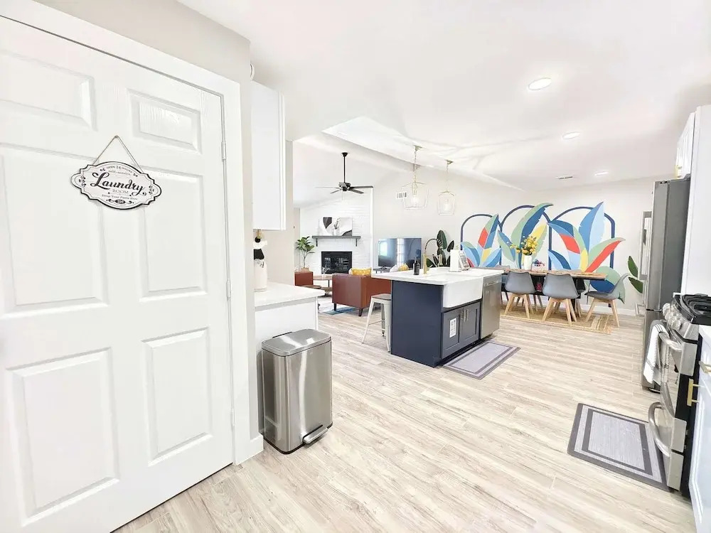 Sageview Cottage 4 BDR w/ Pool, Pet Friendly!