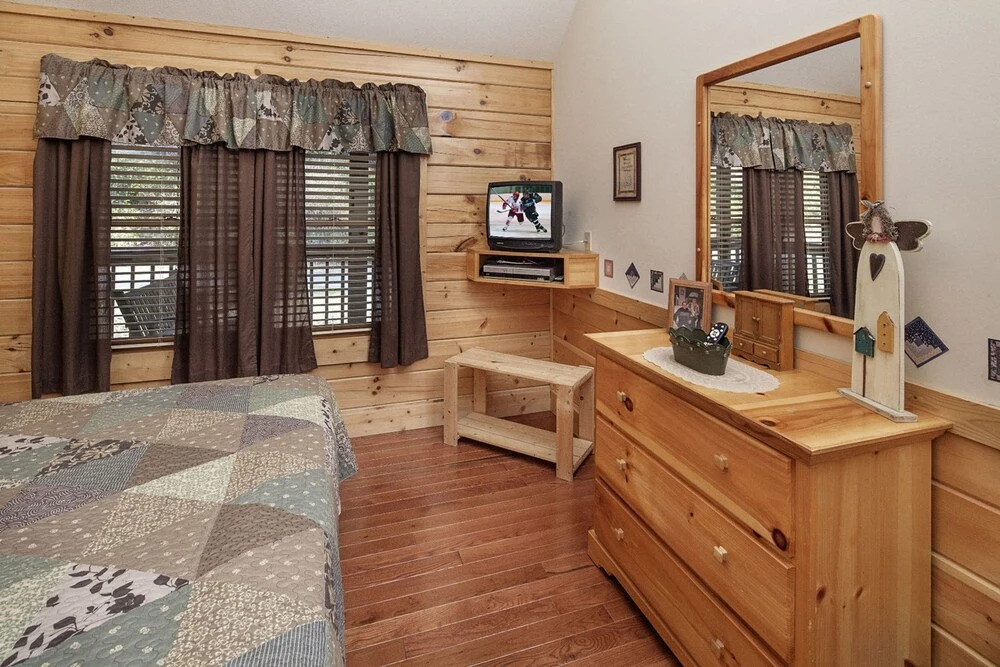 Youngs Hideaway by Eagles Ridge Resort