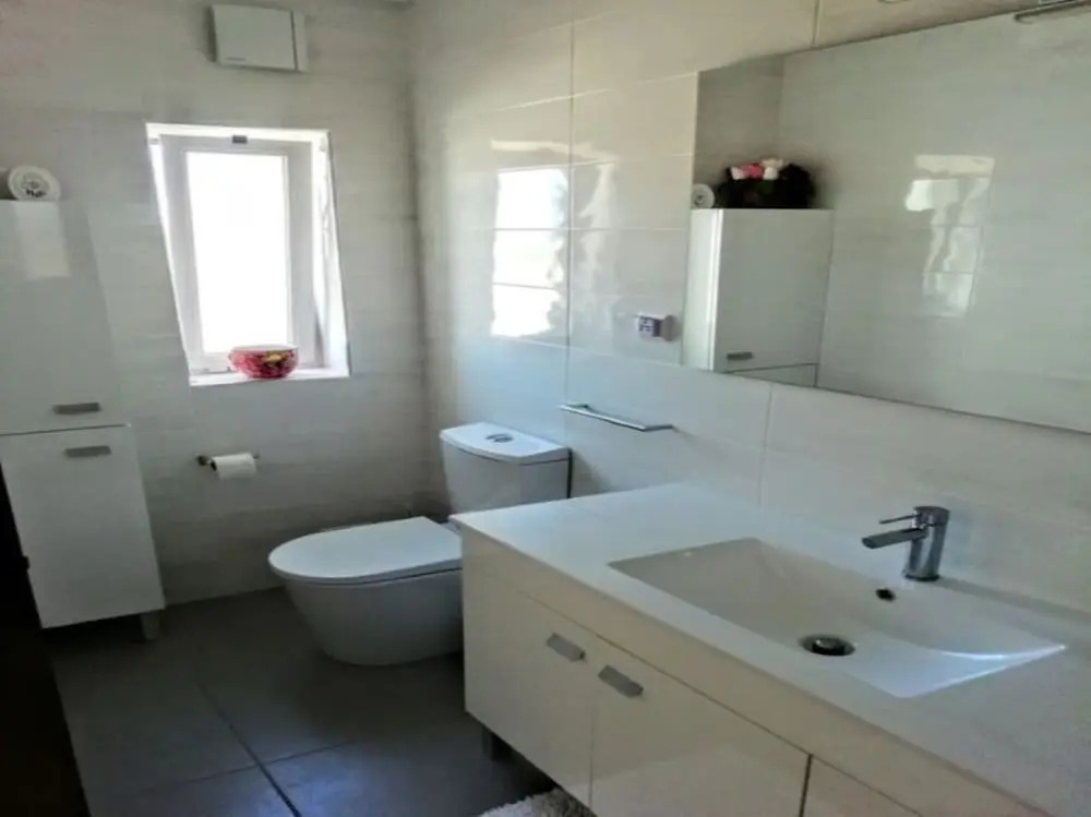 3 Bed Villa, Sleeps 6, Free WiFi, Quiet Location