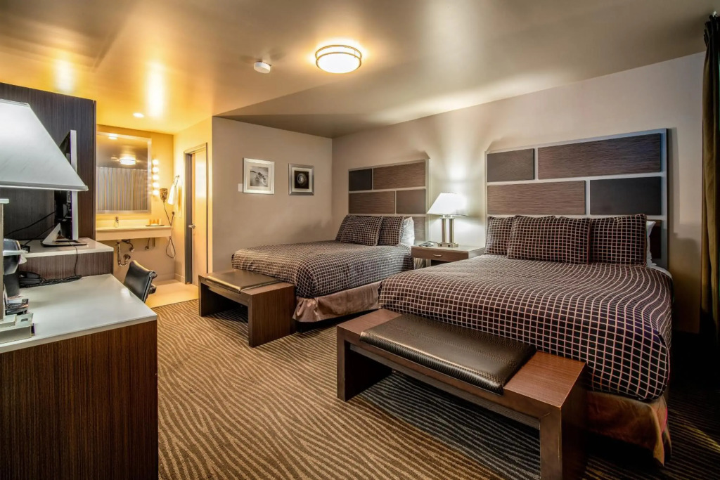 Crescent Bay Inn