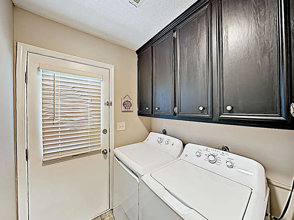 New Listing! Seawalk Condo W/ Pool, Near Beach Condo