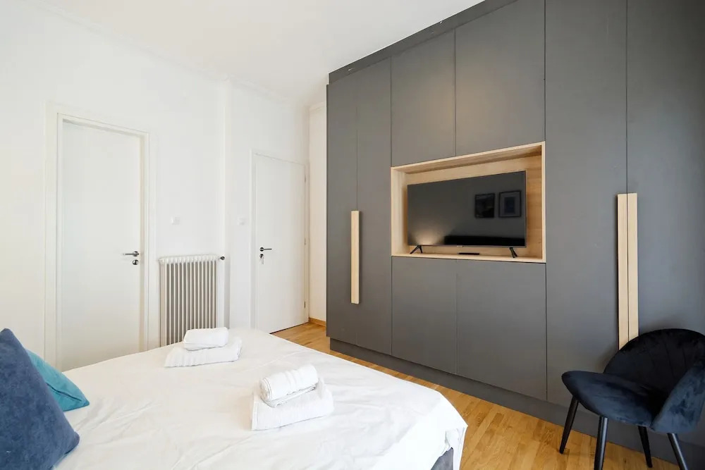Elegant Big Apartment in Athens With Balcony