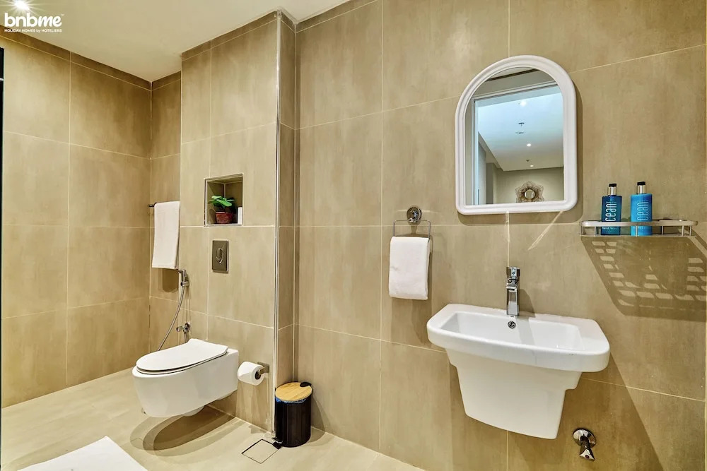 bnbmehomes-3BR Apt with Pvt Balcony-B1