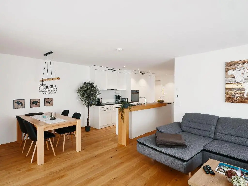Luxus Neubau 5 min zu Talstation & Caumasee