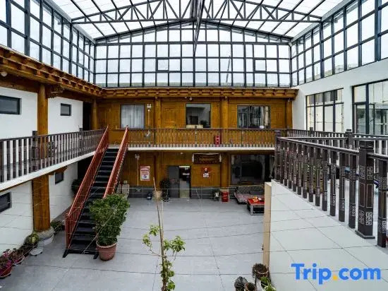 Zhuomei SERENE WARM HAVEN: Cloud & Snow Oxygen Guesthouse (Dukezong Ancient City)