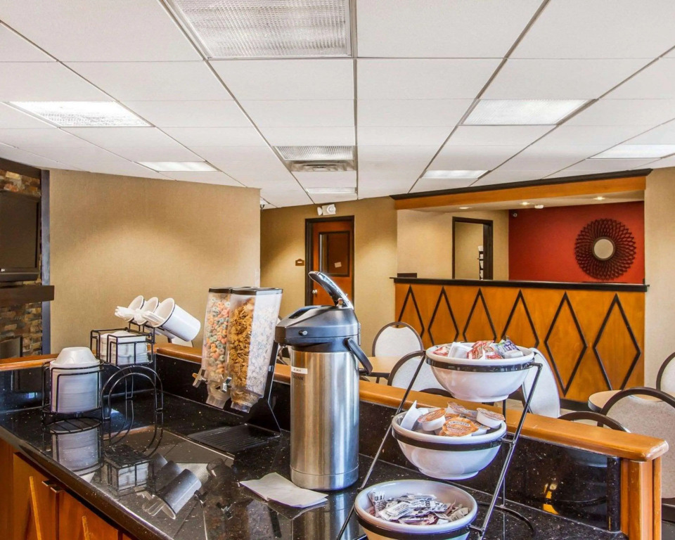Rodeway Inn & Suites Clarksville near Governors Square Mall