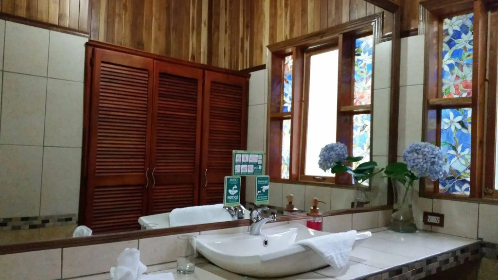 Los Pinos Cabins & Reserve