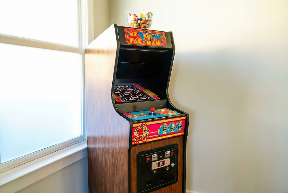 Private Pool Game Room Compound Minutes to Broadway