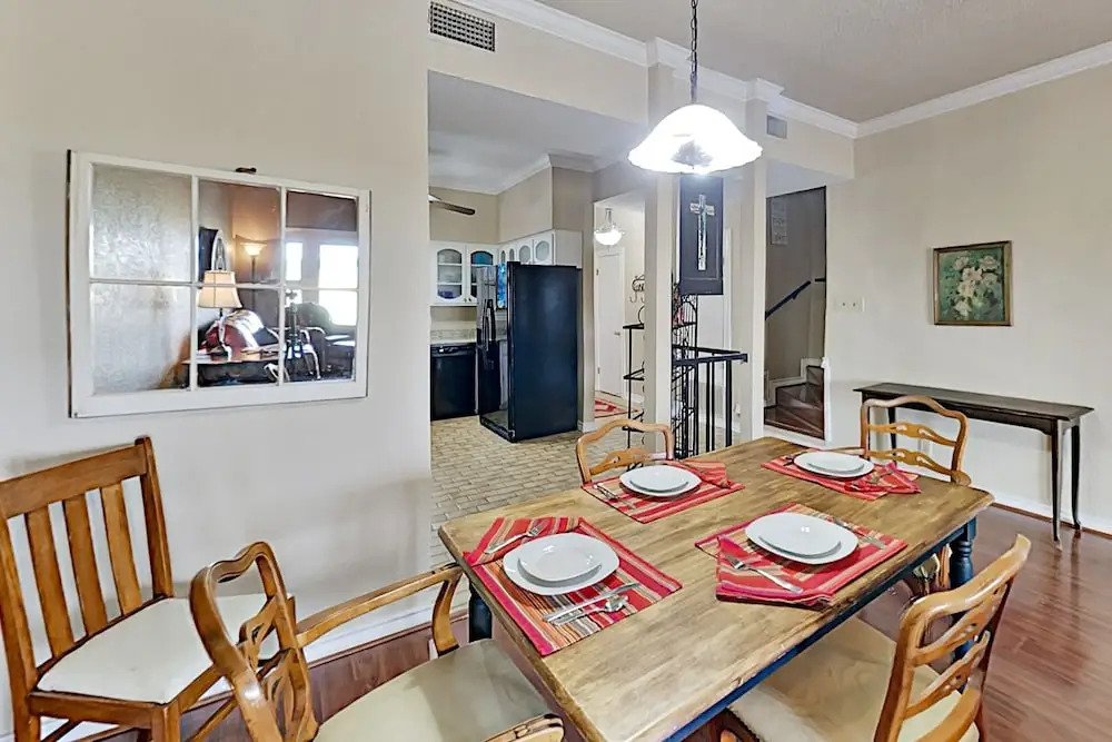 Lake-view All-suite - Near Marina & Dining 2 Bedroom Townhouse