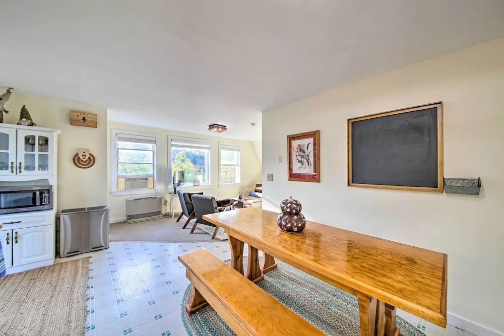 Boothbay Apt w/ Furnished Deck ~ 1 Mi to Bay