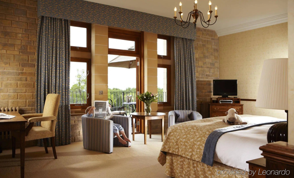 South Lodge Hotel
