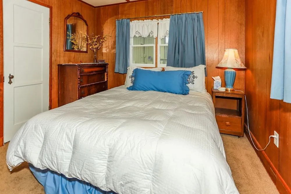 The Petite Cabin