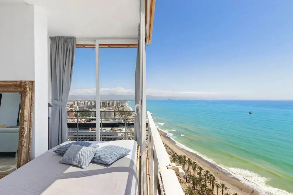 Bright Coastal Apartment With Pool