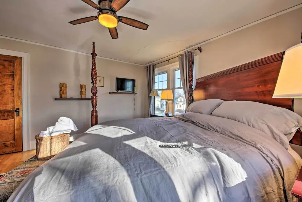 Pet-friendly Sheboygan Home, 1 Mi to Lake Michigan