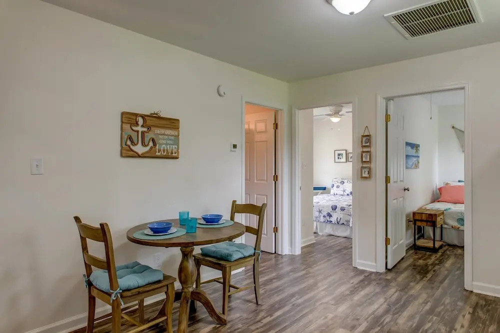 Coconut Cottage - 1109 Chaumont