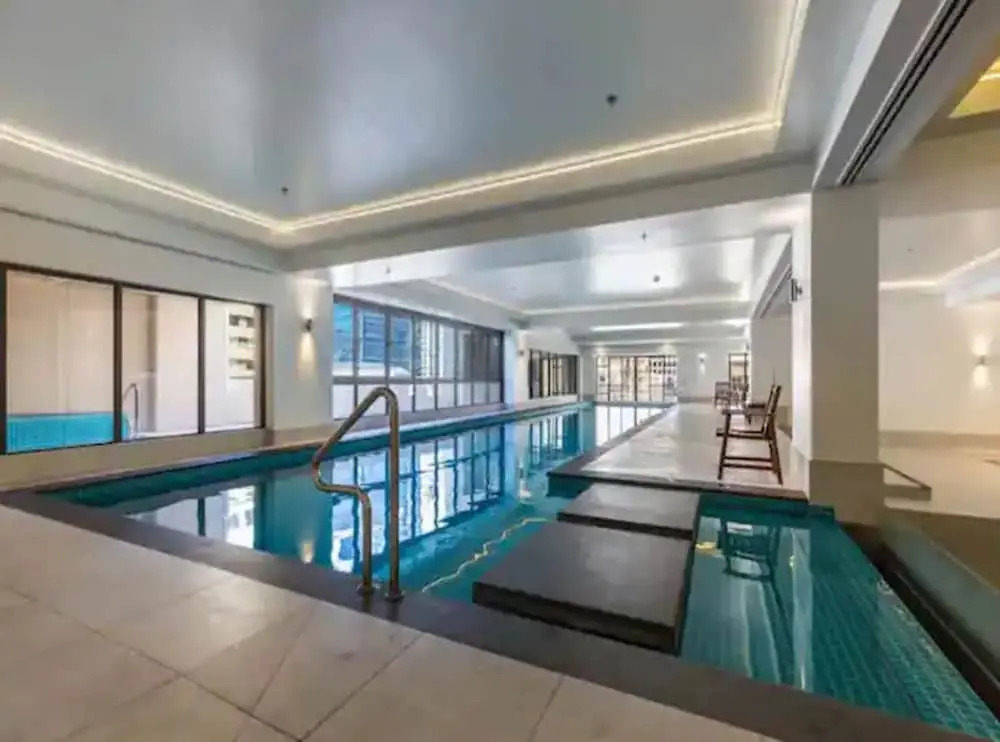 Bright 1 Bedroom Beauty with Balcony Zodiak Stays