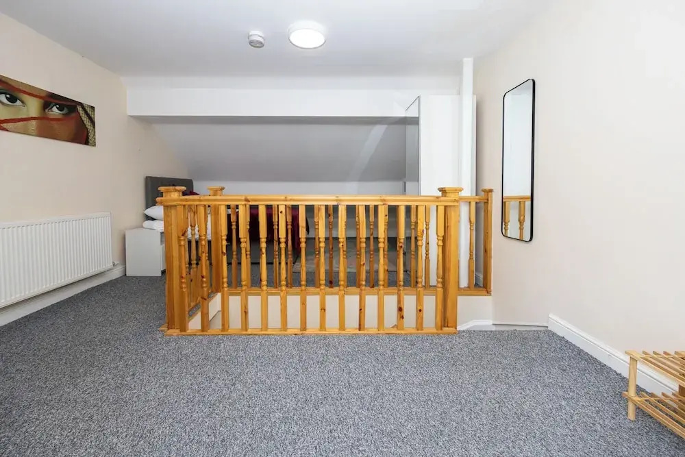 Stunning 3 Bedroom Home in Newcastle-under-lyme With Garden