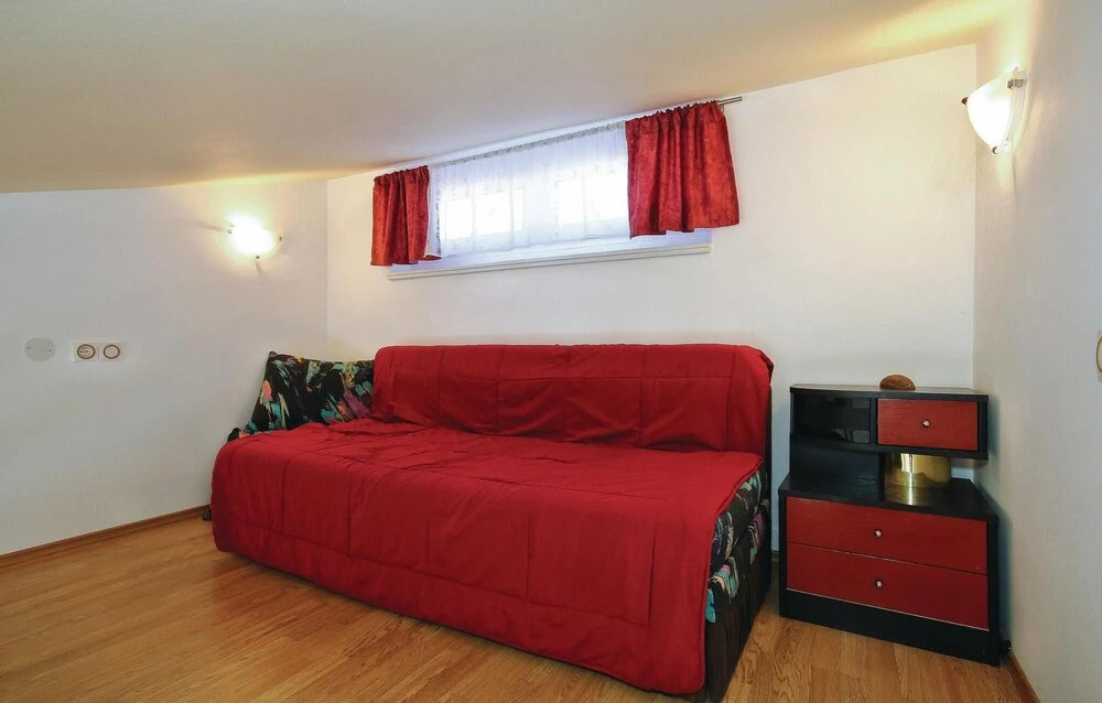 Beautiful Home in Umag With Wifi and 2 Bedrooms