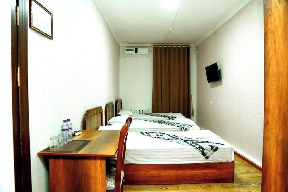 Hotel Mir