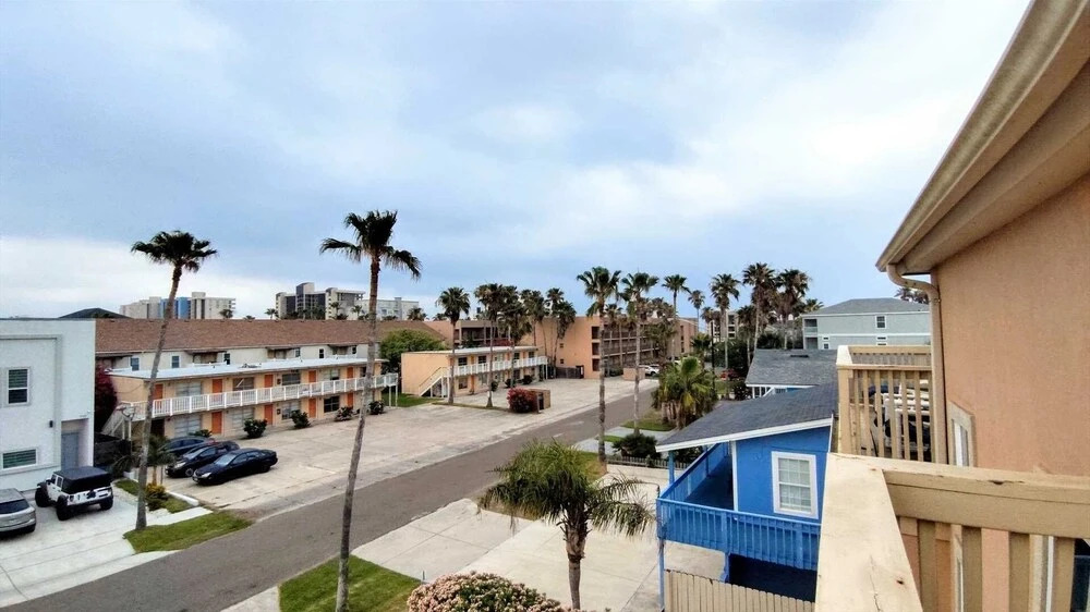 Star Beachside 107 3 Bedroom Condo by RedAwning
