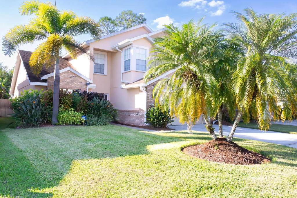Luxurious Private Villa with Tranquil Pool, Kissimmee, US