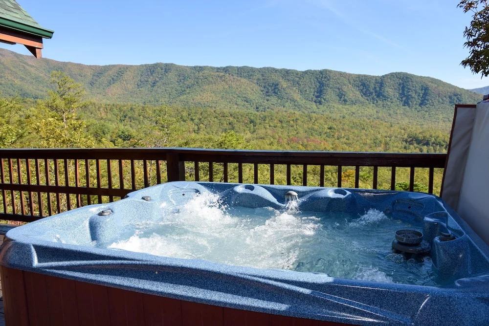 PAPA BEAR'S DEN - 5 Br Cabin