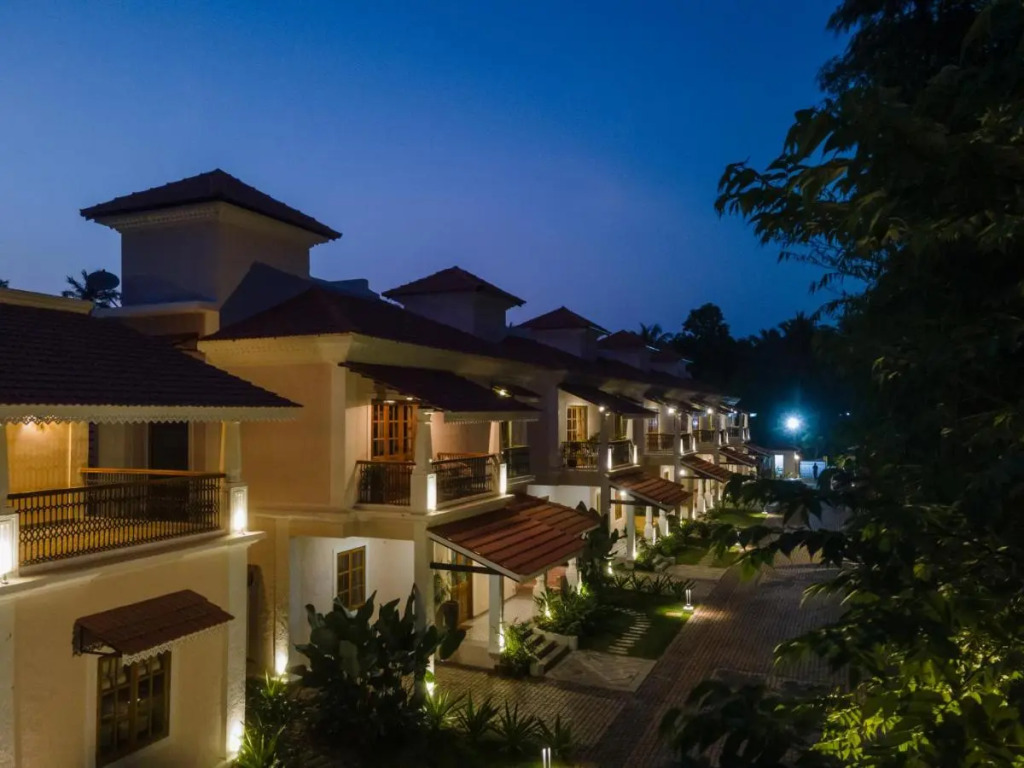 ELIVAAS 3 BHK with Pvt Pool - Panache