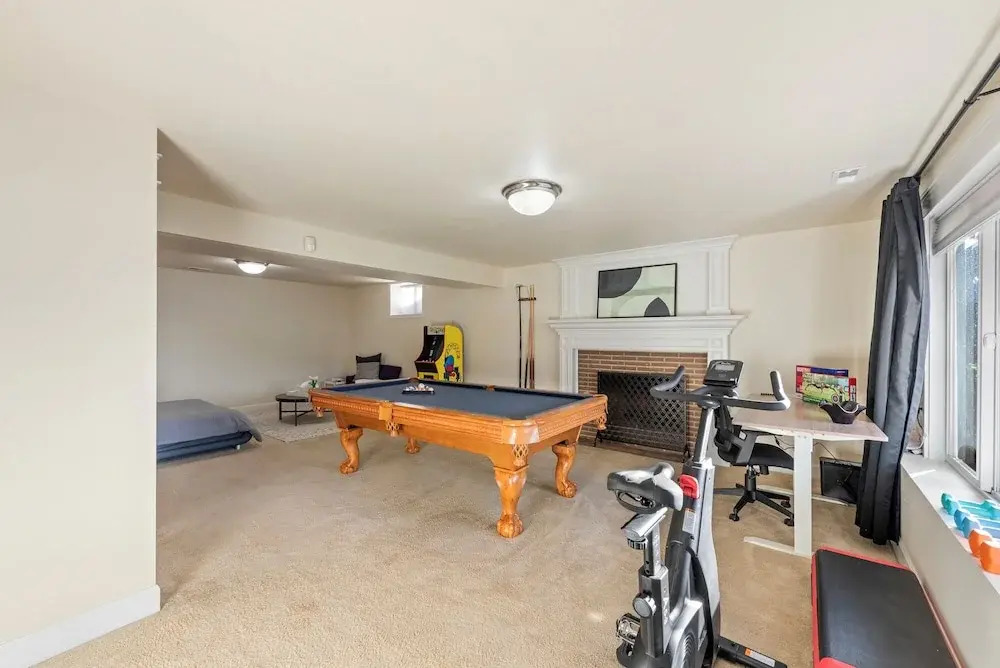 Renton Lakeside Oasis, Lakeview, 4B 2.5B, Spacious