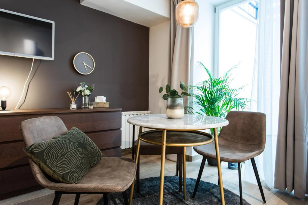 Cozy modern studio in Prague's absolute center