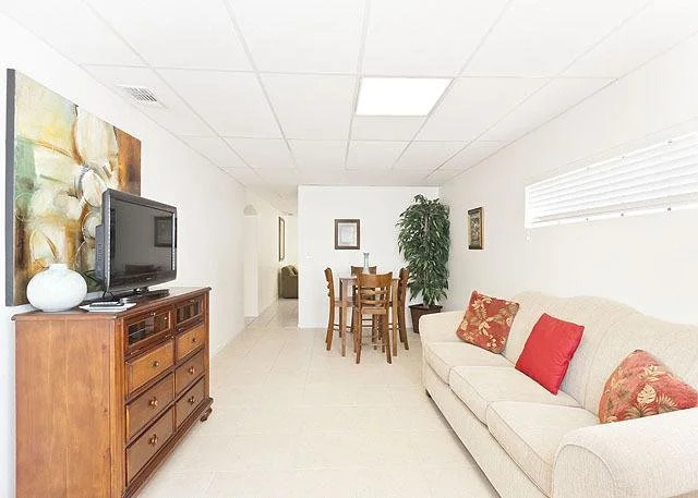 Blue Ocean Breeze 5 Br home by RedAwning