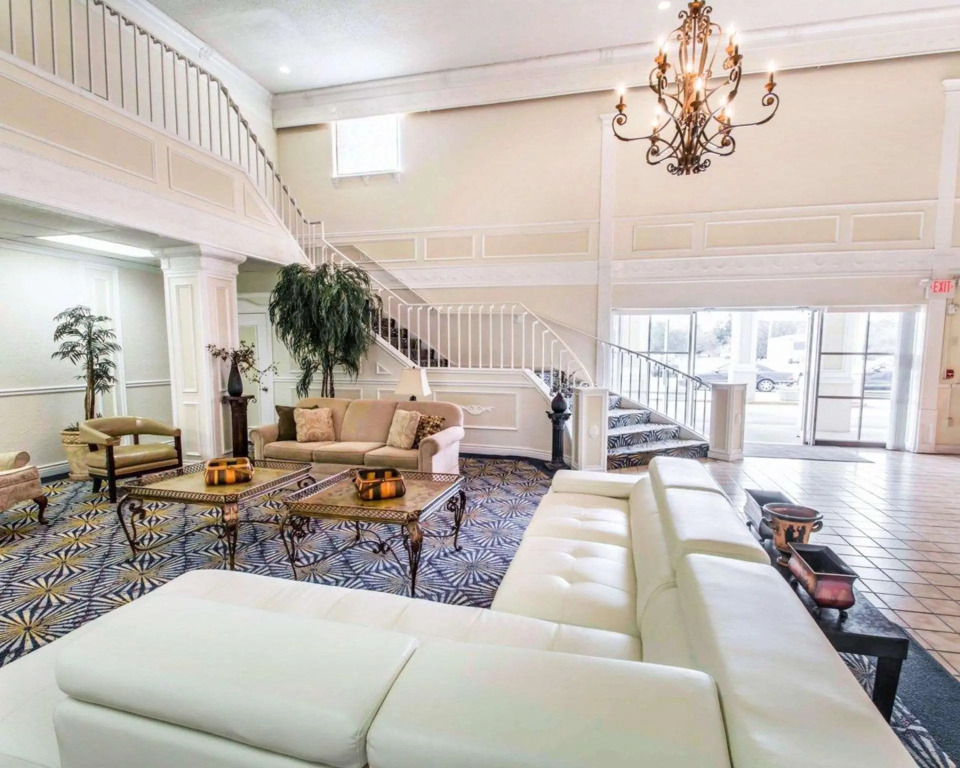 B&B HOTEL Jacksonville Airport - Newly Renovated