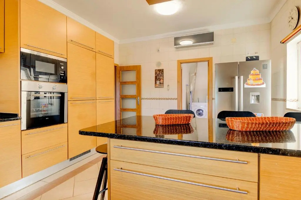 Villa Albufeira Golf Dois Superb V5 sleeps 12 Short Walk to Albufeira Centre