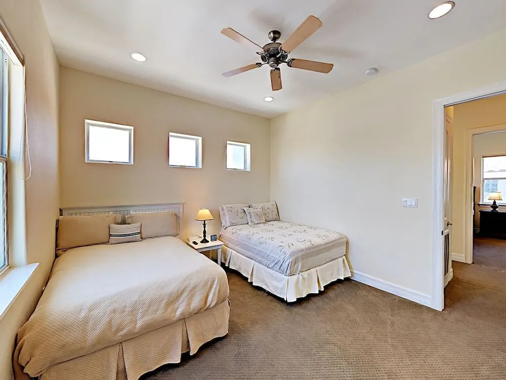 132 E Capricorn Drive Condo - 2 Br condo by RedAwning